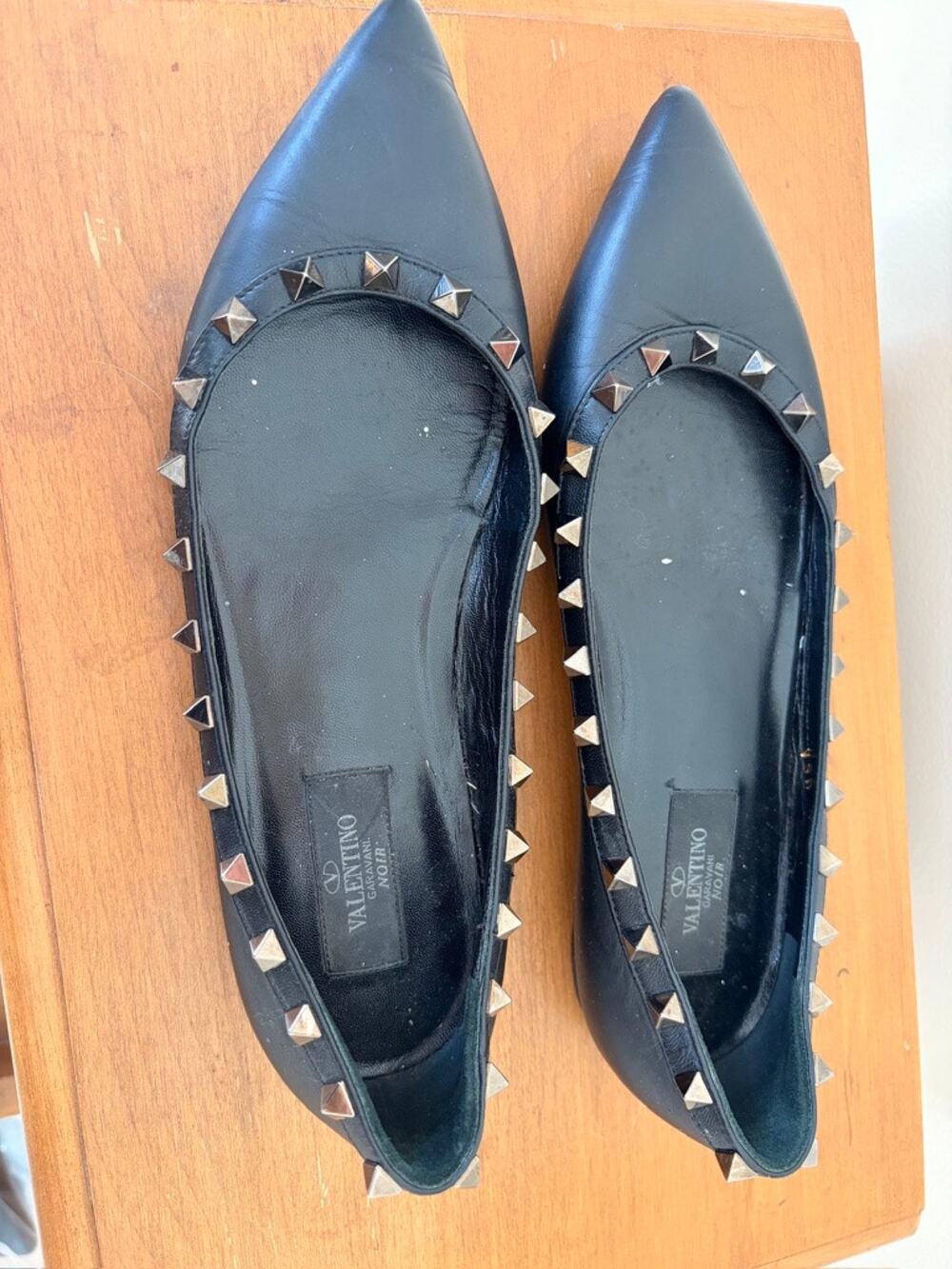 Valentino Garavani Rockstud Black Leather Flats size 8/38